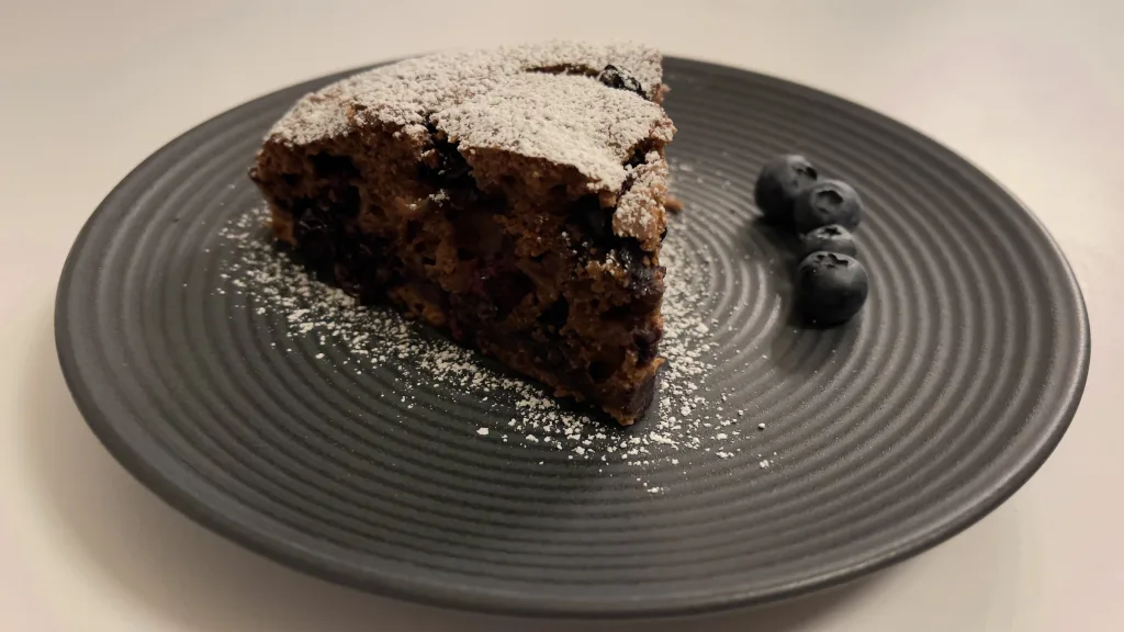 Gâteau moelleux aux myrtilles et chocolat