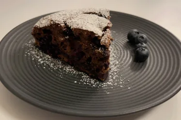 Gâteau moelleux aux myrtilles et chocolat