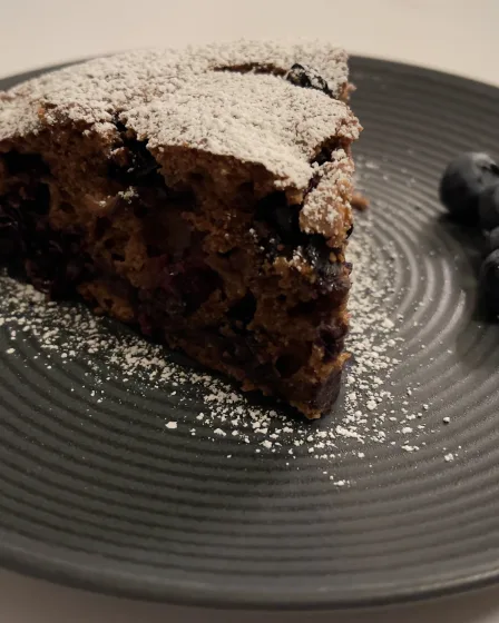 Gâteau moelleux aux myrtilles et chocolat
