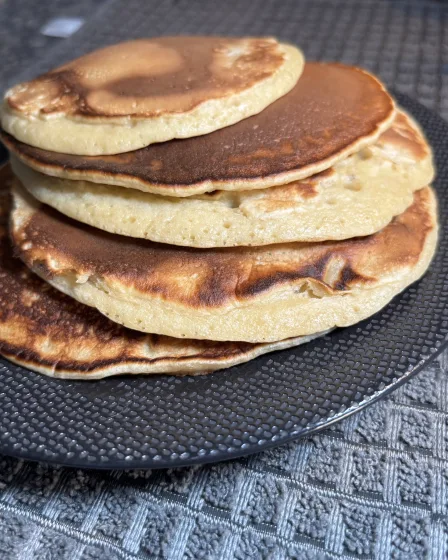 Pancakes à la banane faciles et moelleux
