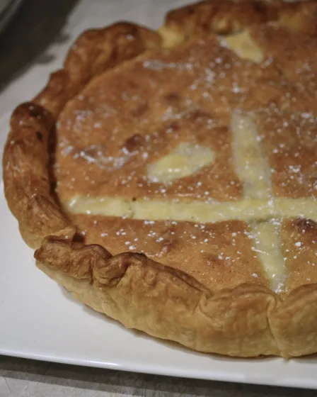 Tarte frangipane à la rhubarbe et à l’abricot