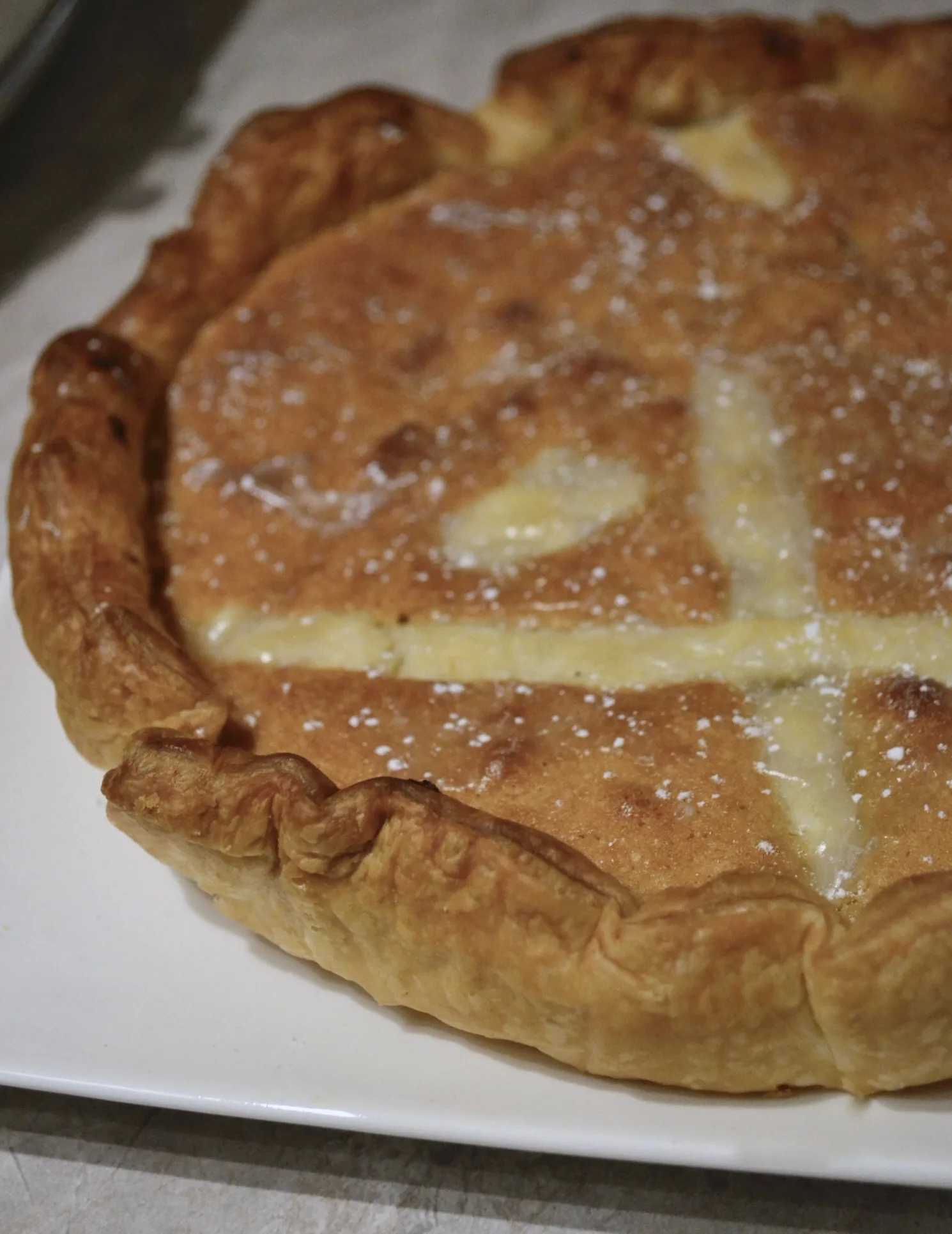 Tarte frangipane à la rhubarbe et à l’abricot