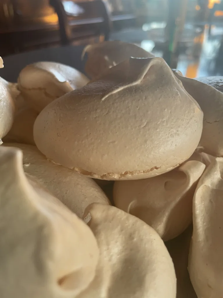 Meringues maison croustillantes et moelleuses (recette facile)