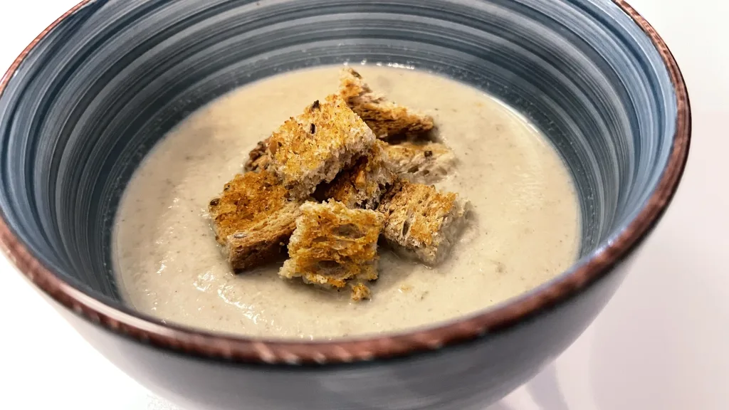 Soupe de chou-fleur et champignons réconfortante
