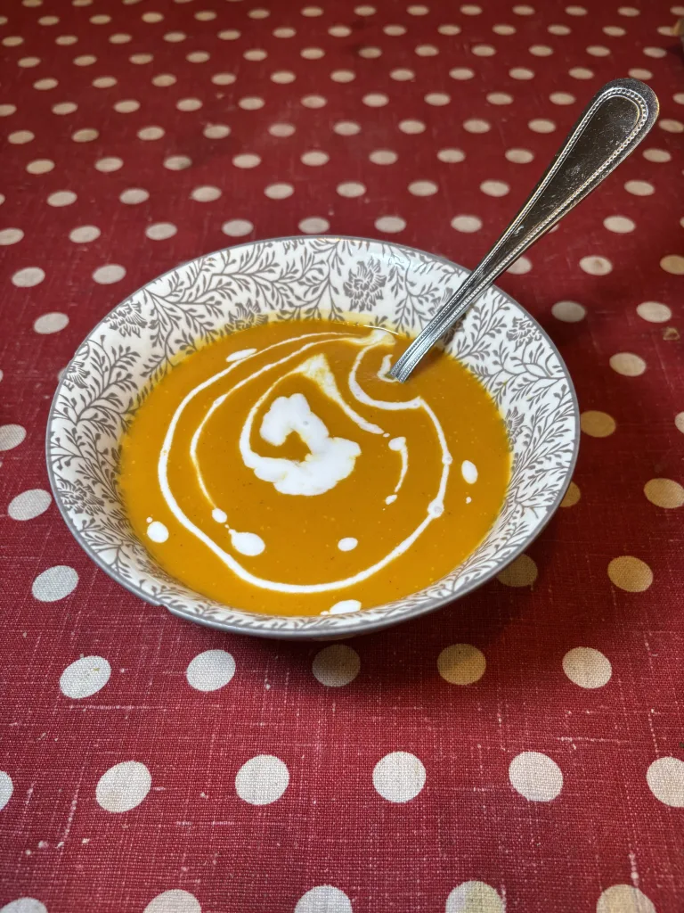 Soupe butternut, patate douce et lait de coco
