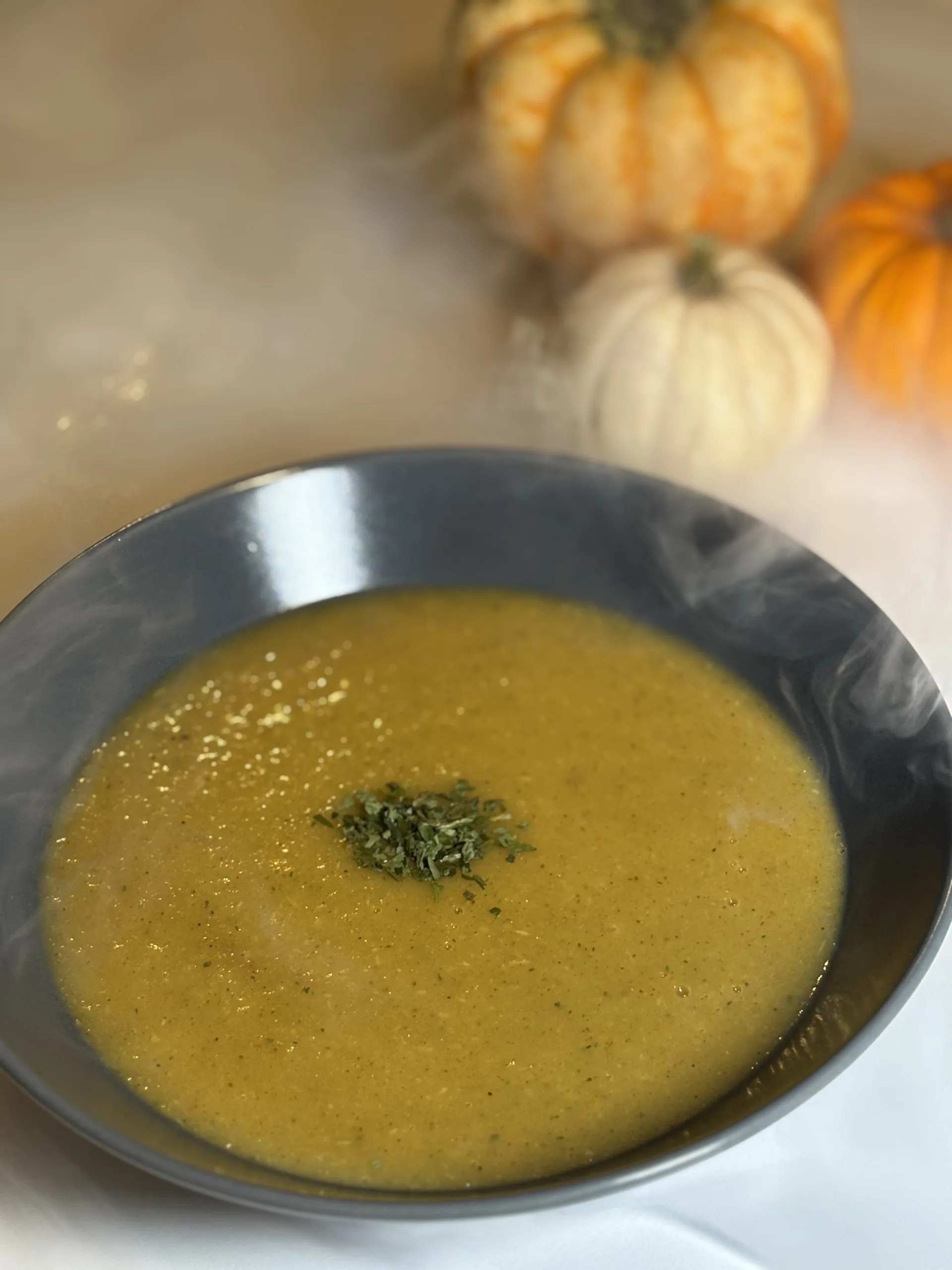 Soupe onctueuse de céleri parfumée au paprika fumé